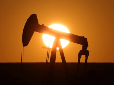 Harga Minyak Turun karena Harapan Damai Rusia-Ukraina dan Risiko Perang Tarif