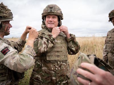 Saham Perusahaan Pertahanan Inggris Melonjak Setelah Pernyataan Kesediaan Kirim Pasukan ke Ukraina