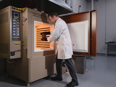 Inovasi Cetak 3D Keramik Gelap untuk Komponen Kendaraan Hipersonik Tangguh