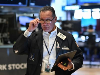 Pasar Saham AS Naik Awal Pekan Dipengaruhi Dolar Kuat dan Laporan Laba