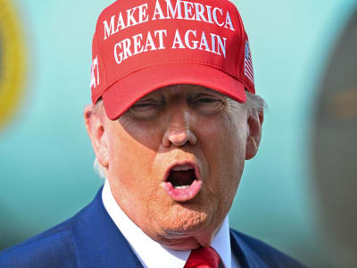 Tarif Trump Picu Ketidakpastian, Perusahaan AS Tunda Investasi Besar