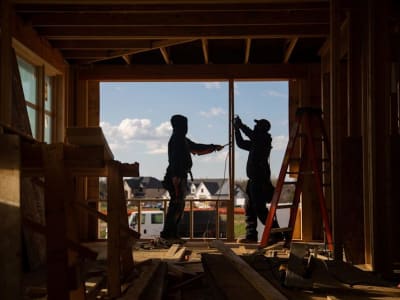 Kepercayaan Pembangun Rumah AS Merosot Karena Suku Bunga dan Tarif Tinggi