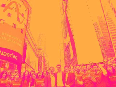 Saham Amplitude Menunggu Laporan Pendapatan: Peluang dan Tantangan di Sektor Analitik Data