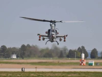 Marine Corps Uji Coba Rudal Presisi Jarak Jauh dari Helikopter AH-1Z Viper