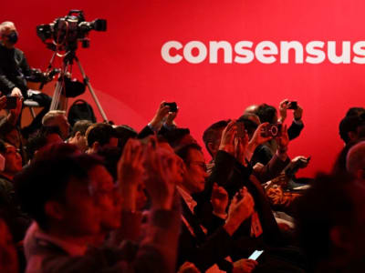 Hong Kong Terima Lisensi Pertama untuk Bursa Kripto Internasional di Tengah Konferensi Besar