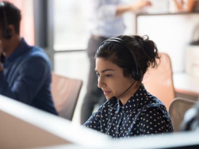 Sanas: Teknologi AI untuk Mengurangi Diskriminasi Aksen Secara Real-Time