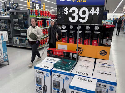 Walmart Melaporkan Penjualan Kuat tapi Hadapi Tantangan Tarif dan Inflasi