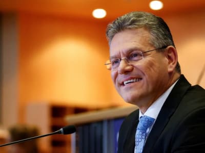 Uni Eropa dan AS Berusaha Hindari Kerugian Ekonomi Akibat Tarif Dagang