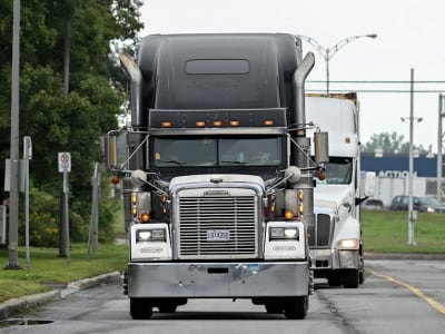 TFI International Pindah Kantor Pusat ke AS, Saham Turun dan Kritik Muncul