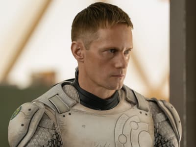 Serial Murderbot Apple TV Plus Siap Debut 16 Mei dengan Alexander Skarsgård