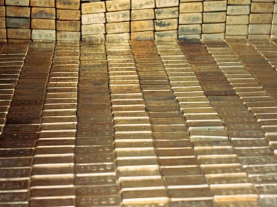 Harga Emas Mencapai Rekor Baru Didukung Risiko Geopolitik dan Tarif