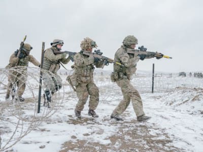 Macron Dorong Uni Eropa Tingkatkan Otonomi Militer dan Dukung Ukraina