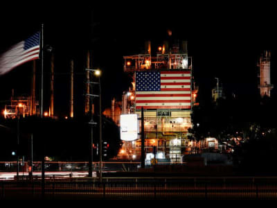 Tarif Impor Minyak AS Dorong Kilang Beralih ke Minyak Domestik Lebih Ringan