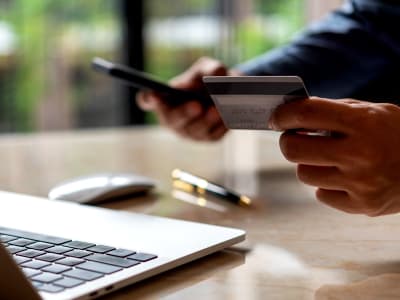 GSA Hentikan Penggunaan Kartu Kredit Pemerintah Demi Pangkas Anggaran Federal