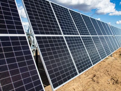 Terobosan Elektroda Transparan untuk Sel Surya Bifacial Lebih Efisien dan Murah