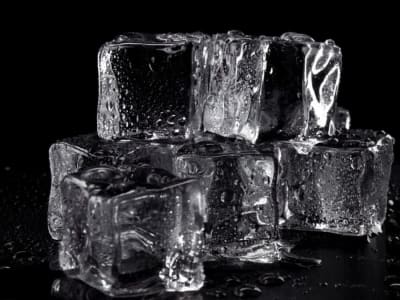 Penemuan Plastik Es VII: Fase Air Eksotis Baru di Dunia Es dan Planet