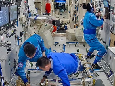 China Uji Robot Inovatif untuk Inspeksi Pipa di Stasiun Luar Angkasa Tiangong