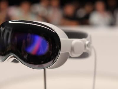 Apple Bawa Kecerdasan Buatan Generatif ke Headset Vision Pro pada Pembaruan VisionOS 2.4