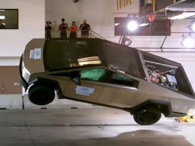 Cybertruck Tesla Berhasil Raih Rating Tinggi di Uji Keselamatan NHTSA Setelah Lama Ditunda