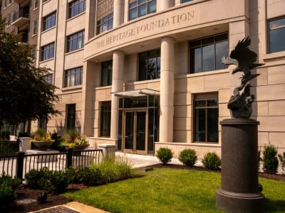 Pengurangan Dana Tidak Langsung NIH Mengancam Riset dan Staf Universitas di AS