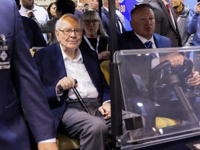 Warren Buffett Jelaskan Rekor Laba dan Strategi Investasi Berkshire Hathaway 2024