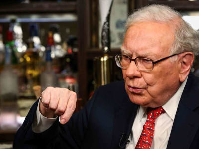 Warren Buffett Tegaskan Berkshire Prioritaskan Investasi Saham Meski Kas Melimpah