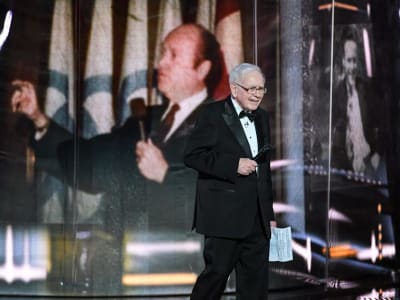 Warren Buffett Tegaskan Komitmen Investasi Meski Kas Berkshire Meningkat Pesat