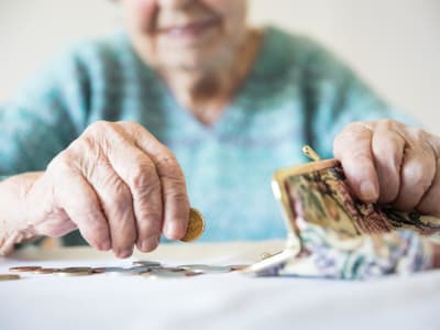 Kenapa Pensiunan Pilih Social Security daripada Tarik Tabungan Sendiri