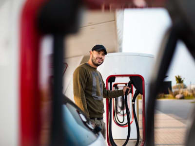 Mengapa Turunnya Saham Tesla Sekarang Jadi Kesempatan Investasi Terbaik