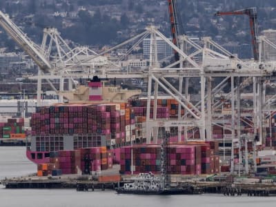 Pasar Saham Asia Tertekan Oleh Kekhawatiran Ekonomi dan Politik Global