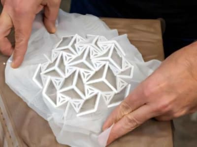 HelioSkin: Kain Surya Fleksibel Inovatif untuk Arsitektur Modern dan Ramah Lingkungan