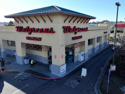 Optimisme Kesepakatan Akuisisi Dorong Saham Walgreens Naik Drastis