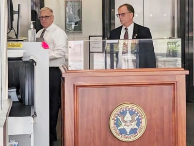 Phil Schiller Akui Perlawanan Awal Biaya Transaksi iPhone di Luar Sistem Apple