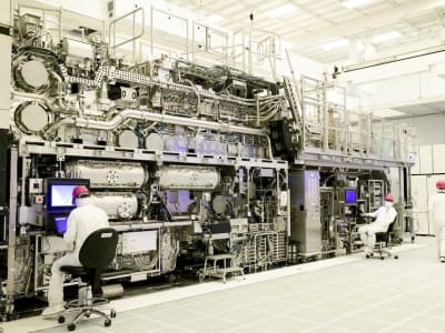 Intel Mulai Gunakan Mesin Lithography Canggih ASML untuk Percepat Produksi Chip