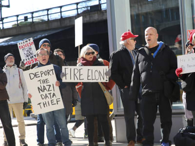 Gerakan Protes #TeslaTakedown Lawan Kekuasaan Besar Elon Musk dan Tesla