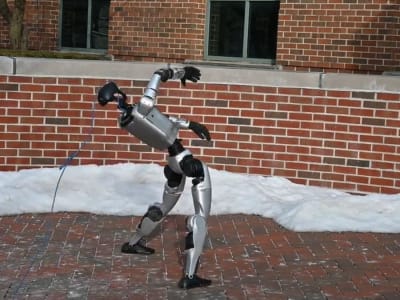 HUMANUP: Robot Humanoid Kini Bisa Bangun Sendiri Setelah Jatuh