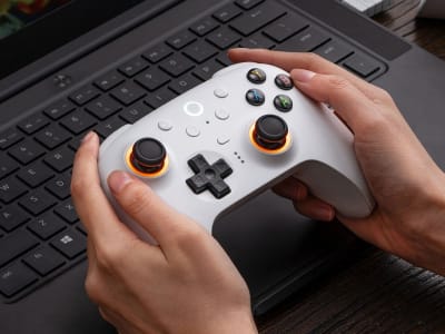 8BitDo Ultimate 2 Rilis dengan Joystick TMR Tahan Lama dan Lampu RGB Interaktif