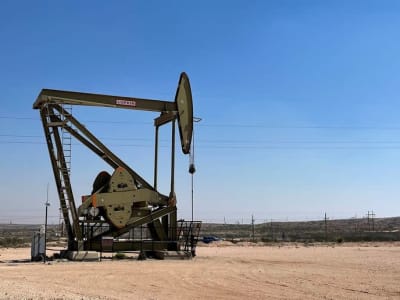 Harga Minyak Bangkit Setelah Turun karena Stok AS Turun dan Ketidakpastian Global