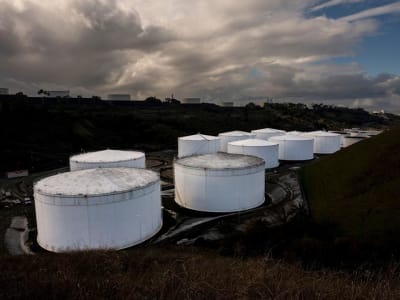 Harga Minyak Turun Akibat Kekhawatiran Ekonomi dan Kebijakan Tarif AS