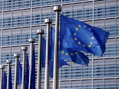 Uni Eropa Siapkan Dana 100 Miliar Euro untuk Dukung Manufaktur Bersih