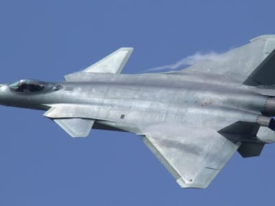 Antena Siluman Ultra-Wideband Berprofil Rendah untuk Pesawat Militer Masa Depan