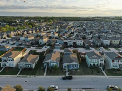 Penjualan Rumah Bekas di AS Turun Terendah Akibat Cuaca dan Harga Tinggi