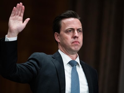 Pilihan Trump untuk memimpin CFPB memberi tahu para pembuat undang-undang 'Saya akan mengikuti hukum' di agensi yang bermasalah tersebut.