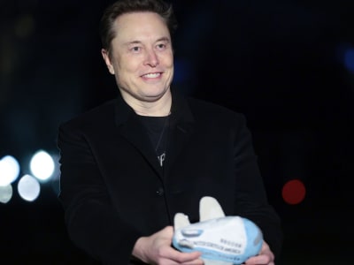 Elon Musk Ajak Pengontrol Lalu Lintas Udara Pensiun Kembali Atasi Kekurangan Staf