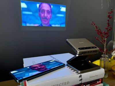 Aurzen Zip: Proyektor Tri-Fold Portabel untuk Hiburan Mudah tapi Ada Kendala Streaming