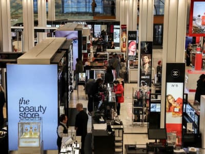 Penurunan Belanja Konsumen AS dan Inflasi Meningkat, The Fed Berhati-hati