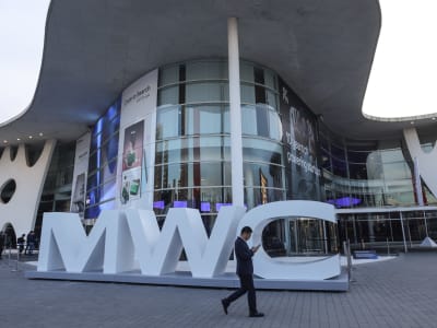 Persaingan Smartphone Terbaru di MWC 2025 dengan Fokus Kamera dan AI