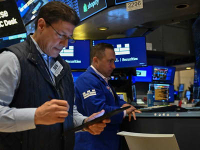 Pasar Saham AS Bergolak Akibat Kekhawatiran Ekonomi dan Geopolitik