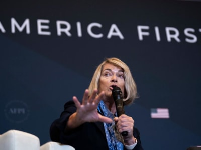 Senator Cynthia Lummis Dorong Cadangan Bitcoin di AS, Hadapi Tantangan Negara Bagian