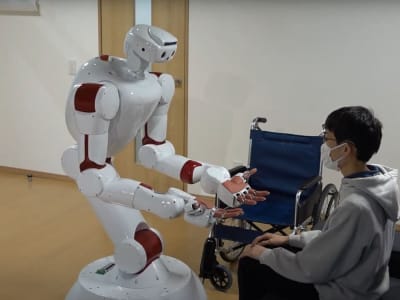 Robot Humanoid AIREC Solusi Teknologi Atasi Kekurangan Perawat Lansia di Jepang